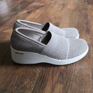 Like New Skechers Women's Modern Comfort Pier Lite Slip-on Wedge Comfort Shoe